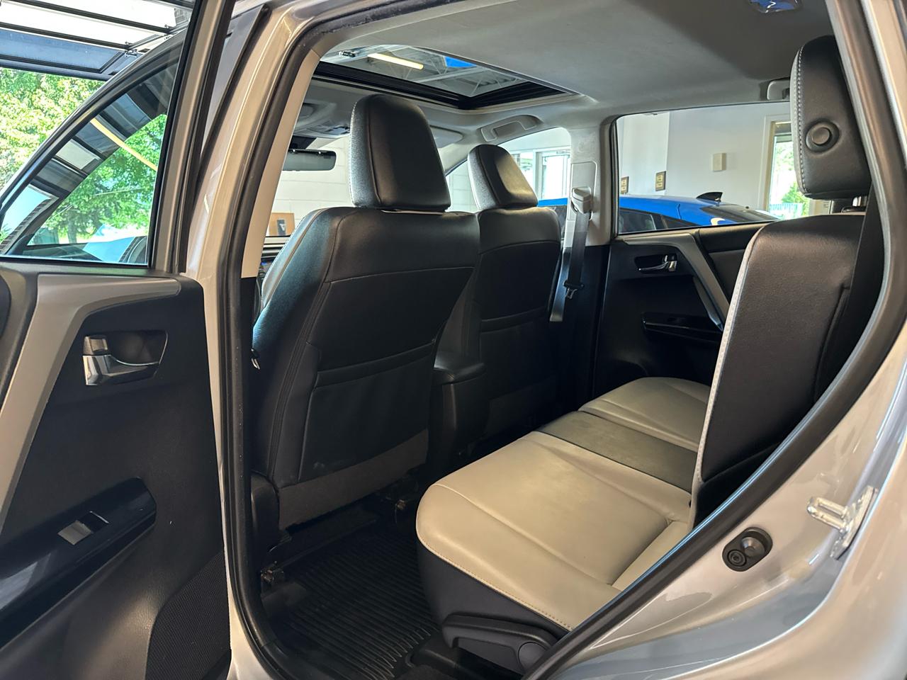 Toyota RAV4 Limited AWD (Natl) 2018