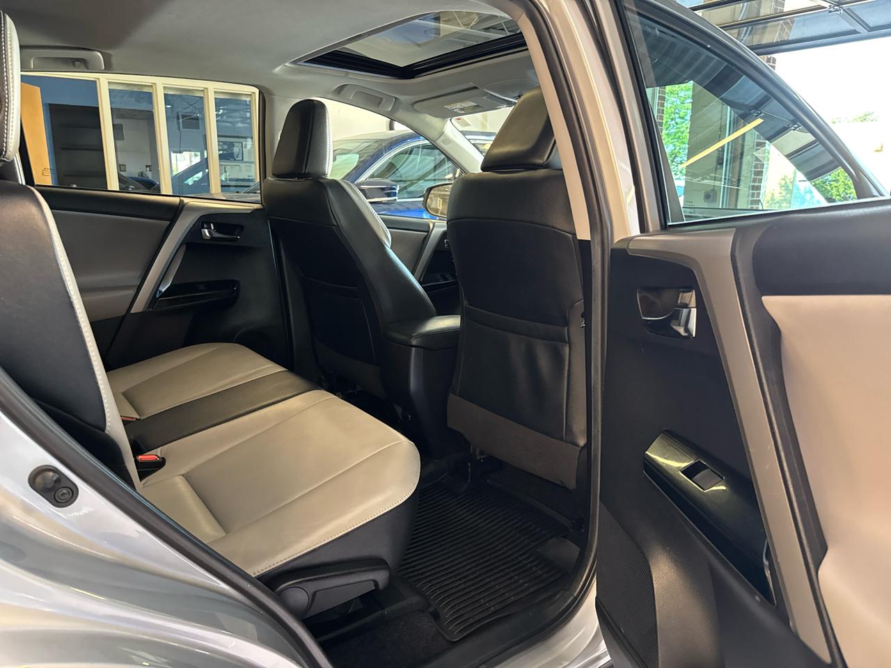 Toyota RAV4 Limited AWD (Natl) 2018
