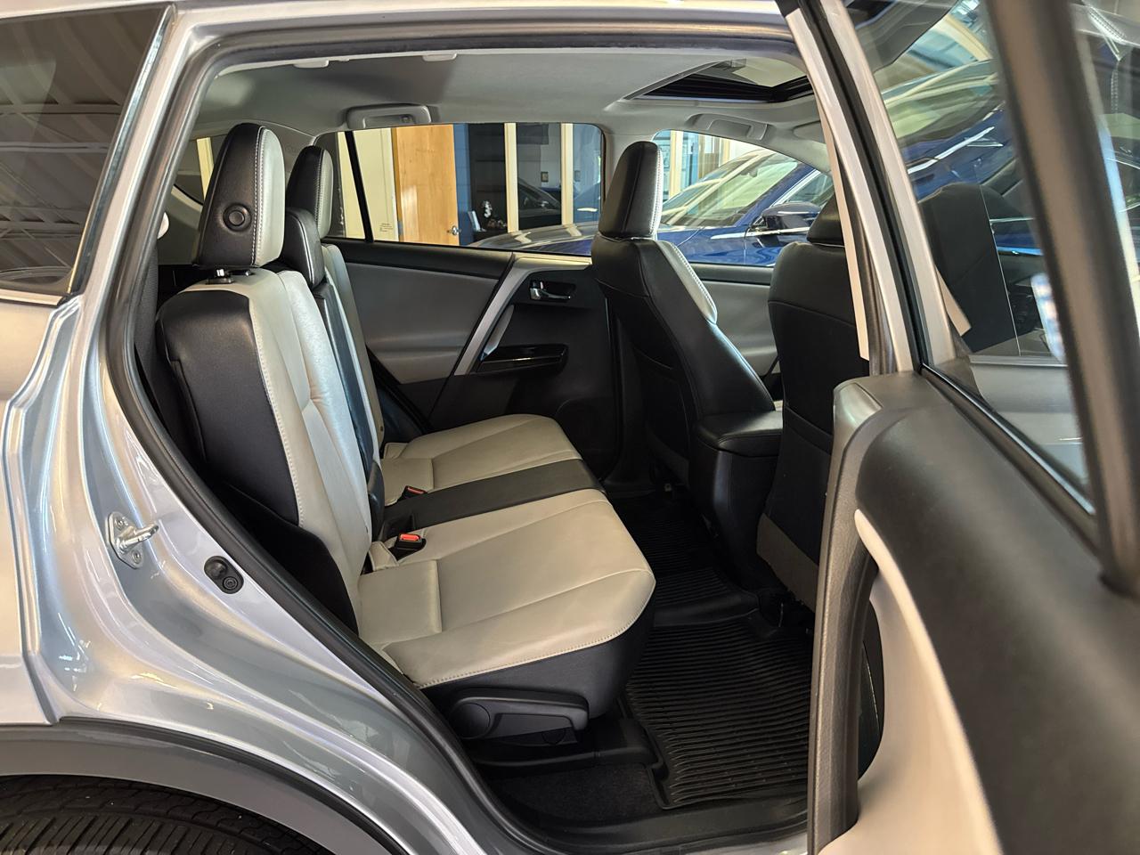 Toyota RAV4 Limited AWD (Natl) 2018