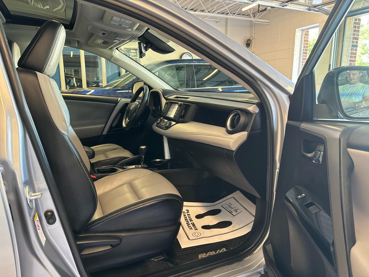 Toyota RAV4 Limited AWD (Natl) 2018
