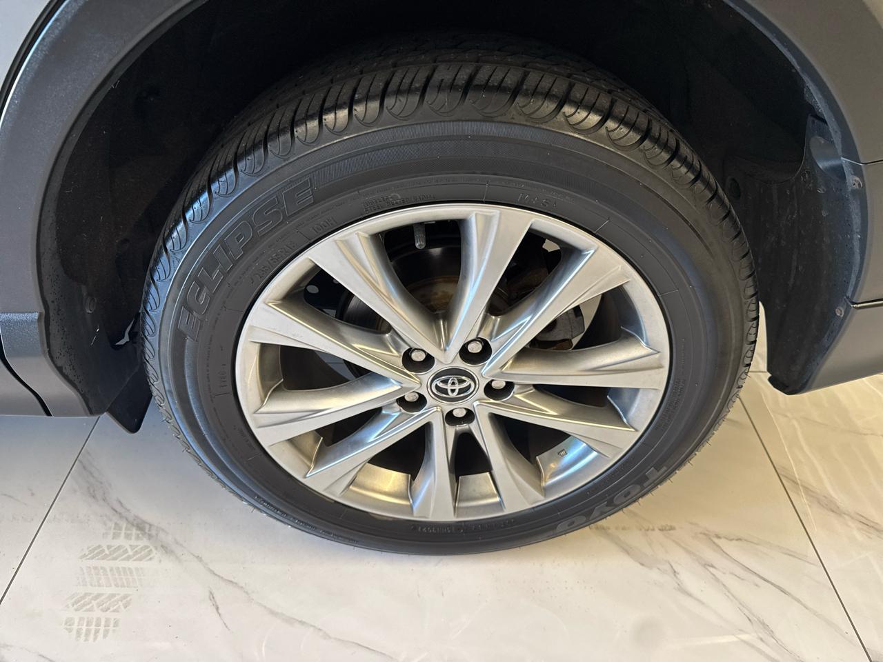 Toyota RAV4 Limited AWD (Natl) 2018