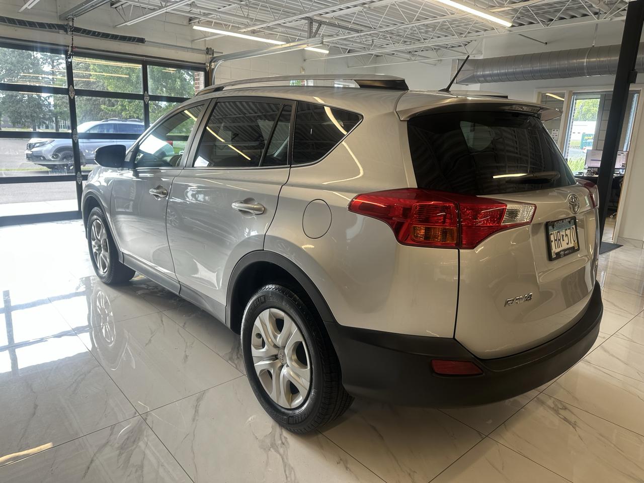 Toyota RAV4 AWD 4dr LE (Natl) 2015