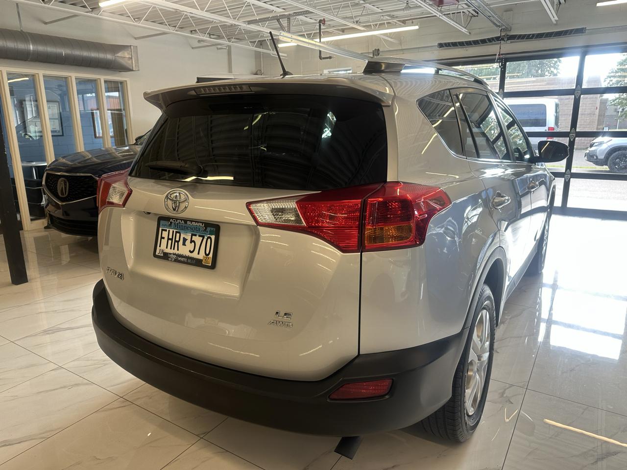 Toyota RAV4 AWD 4dr LE (Natl) 2015