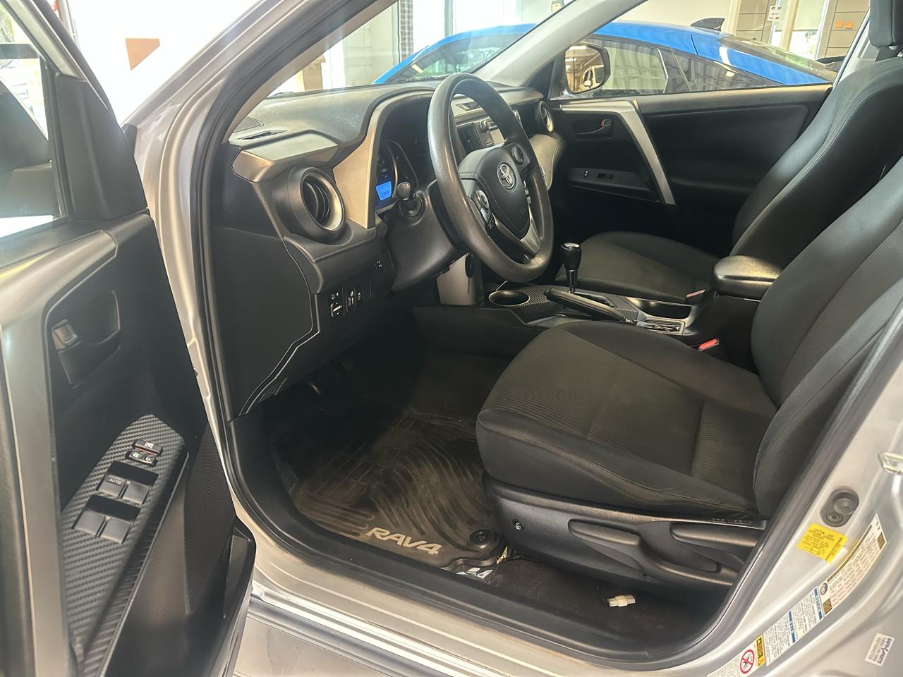 Toyota RAV4 AWD 4dr LE (Natl) 2015