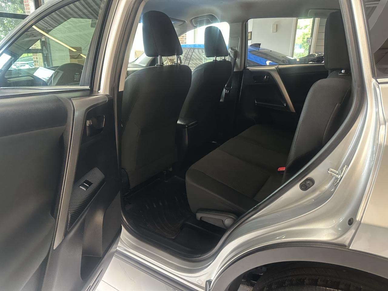 Toyota RAV4 AWD 4dr LE (Natl) 2015