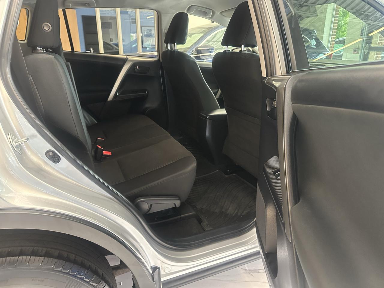 Toyota RAV4 AWD 4dr LE (Natl) 2015