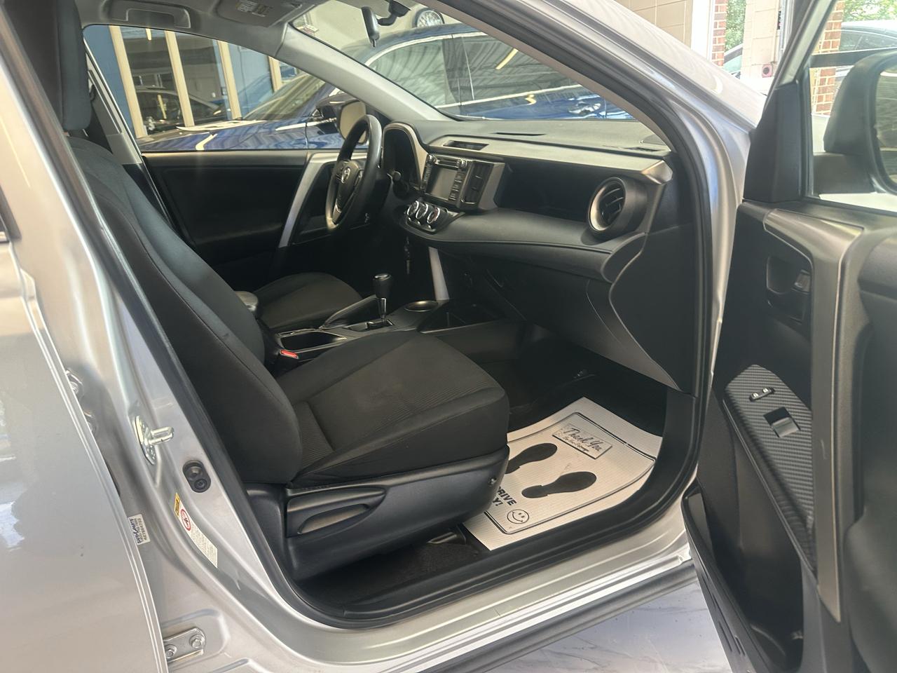 Toyota RAV4 AWD 4dr LE (Natl) 2015