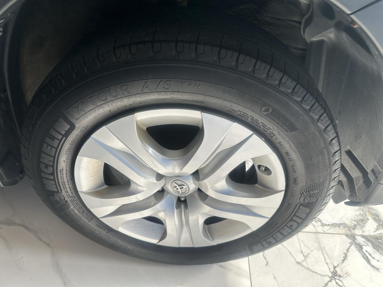 Toyota RAV4 AWD 4dr LE (Natl) 2015