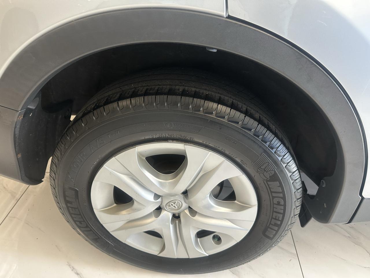 Toyota RAV4 AWD 4dr LE (Natl) 2015
