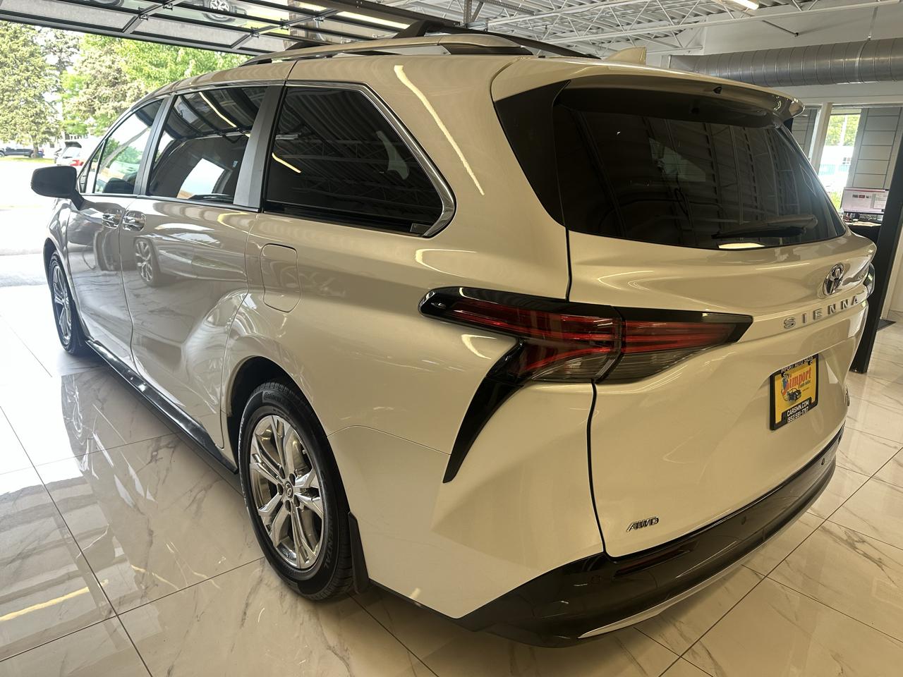 Toyota Sienna Platinum AWD 7-Passenger (Natl) 2024