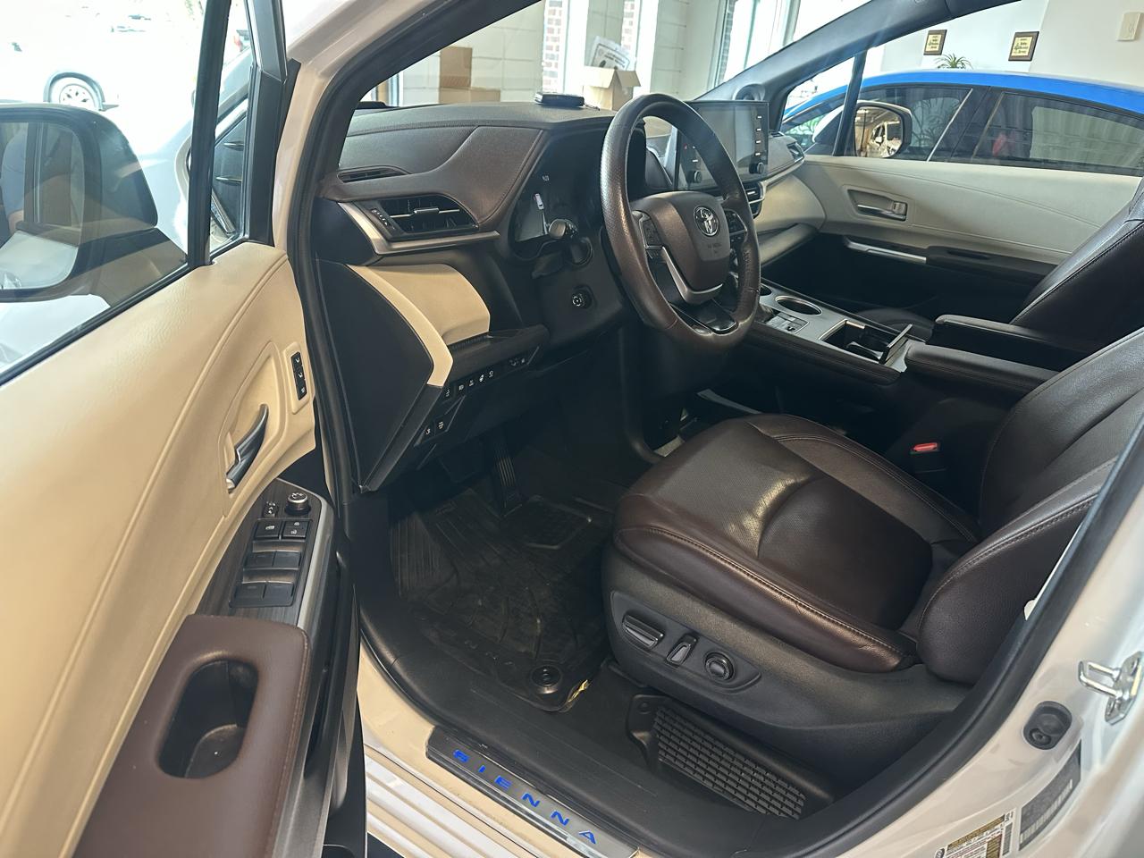 Toyota Sienna Platinum AWD 7-Passenger (Natl) 2024