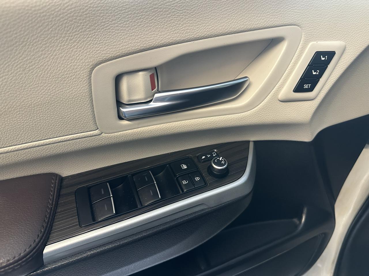 Toyota Sienna Platinum AWD 7-Passenger (Natl) 2024