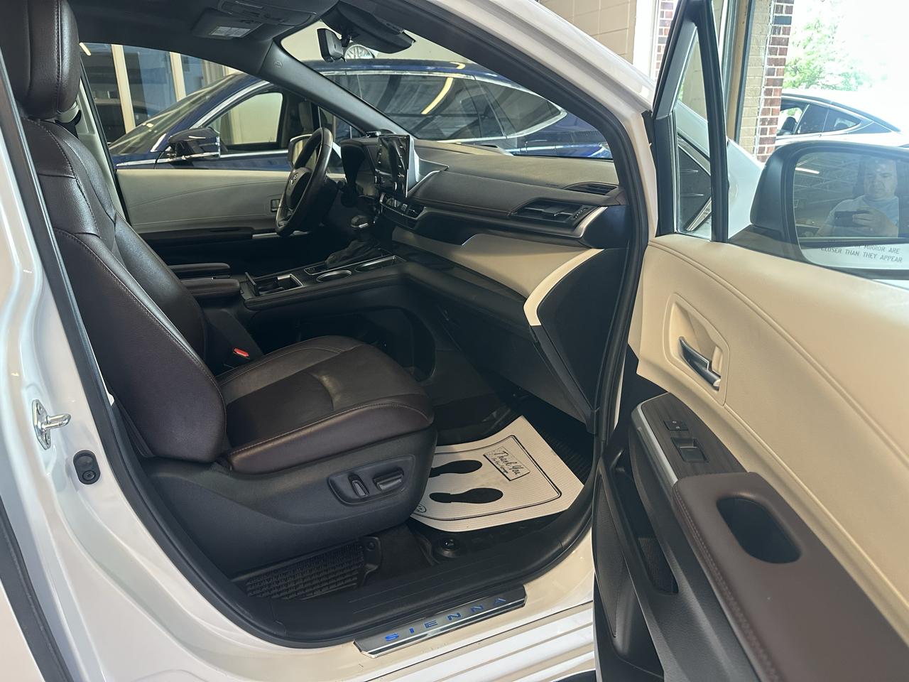 Toyota Sienna Platinum AWD 7-Passenger (Natl) 2024