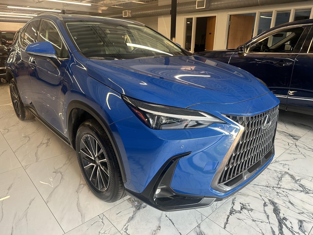 Lexus NX NX 250 Premium FWD 2025