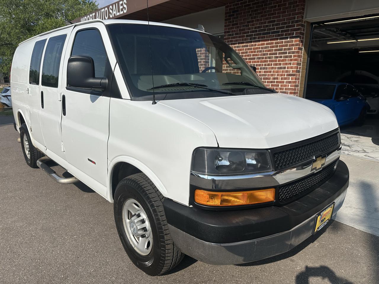 Chevrolet Express Cargo Van RWD 3500 135" 2019
