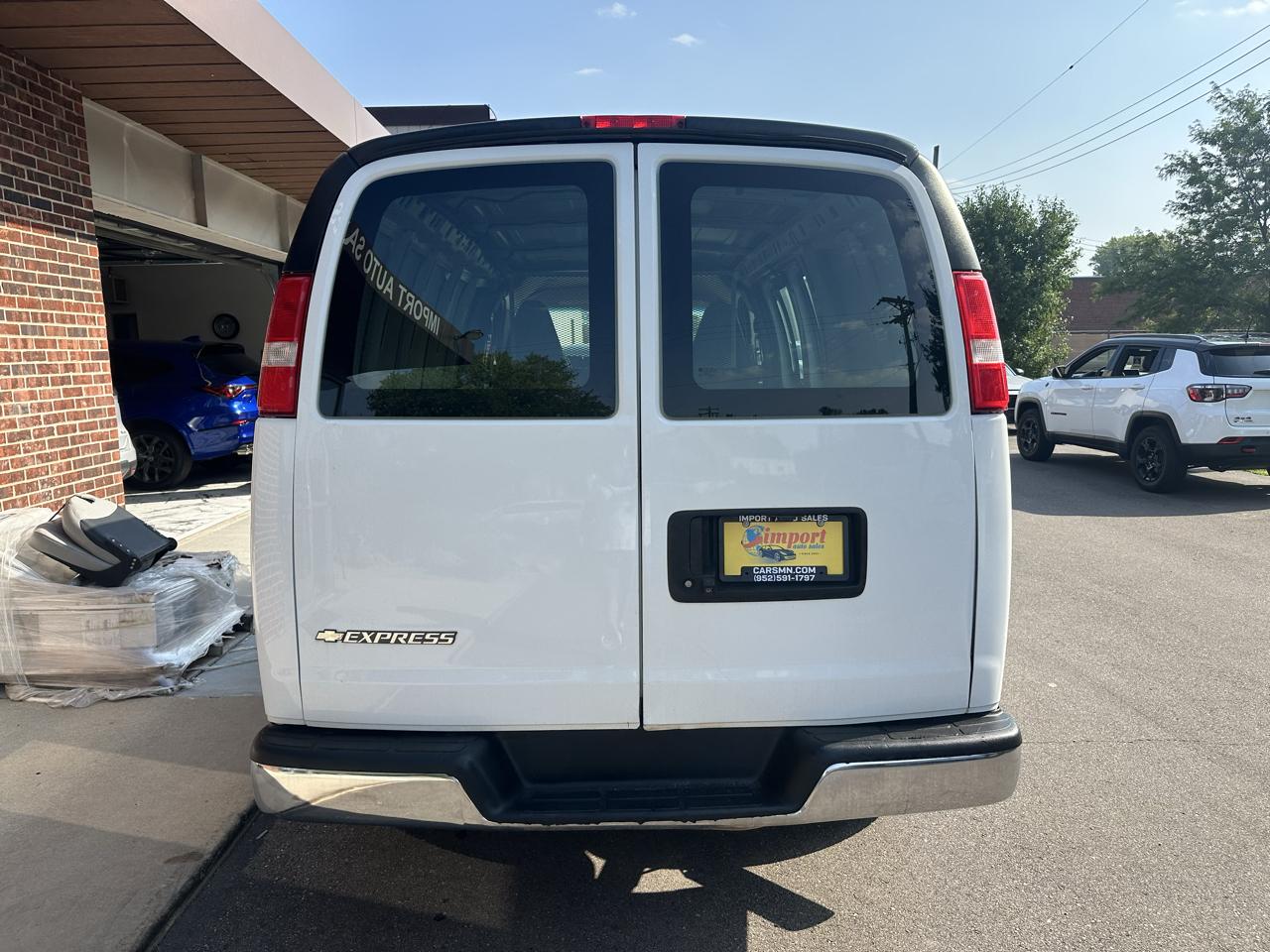 Chevrolet Express Cargo Van RWD 3500 135" 2019