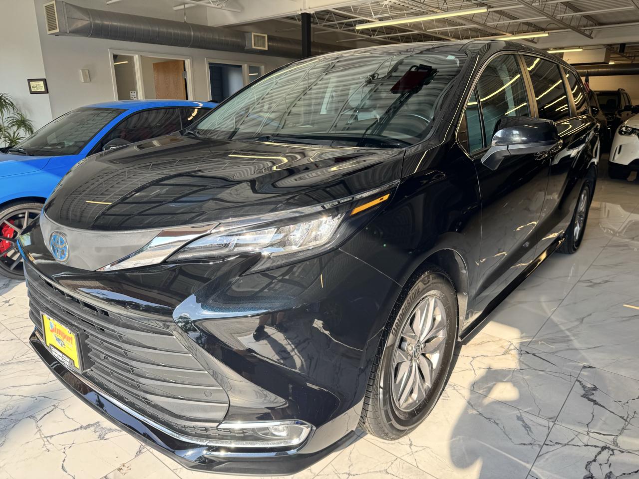 Toyota Sienna XLE FWD 7-Passenger (Natl) 2022