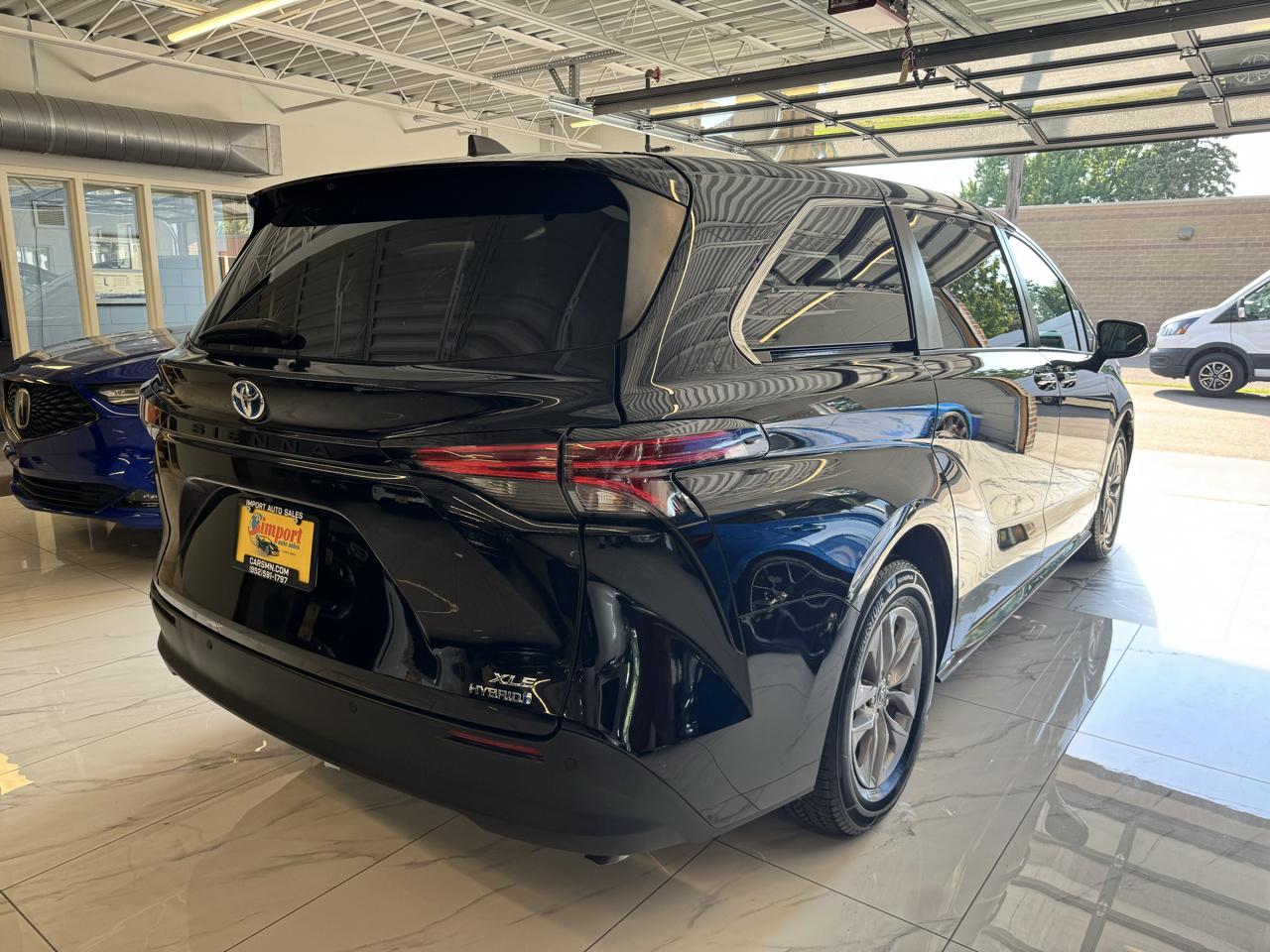 Toyota Sienna XLE FWD 7-Passenger (Natl) 2022