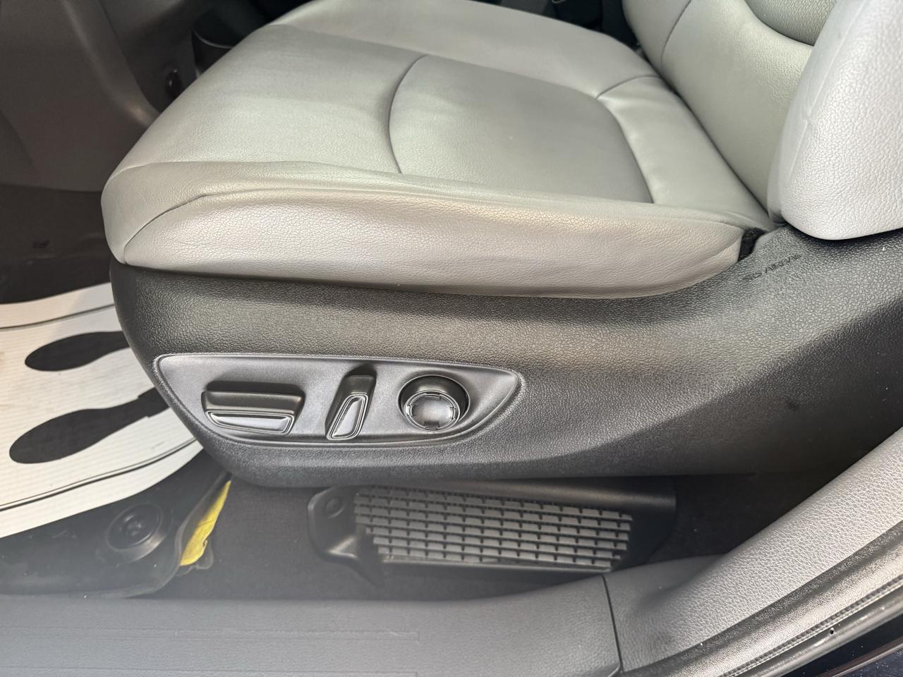 Toyota Sienna XLE FWD 7-Passenger (Natl) 2022