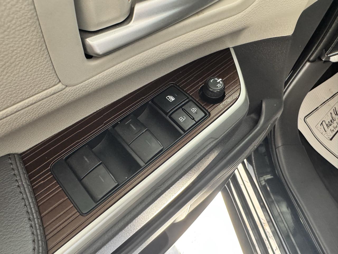 Toyota Sienna XLE FWD 7-Passenger (Natl) 2022