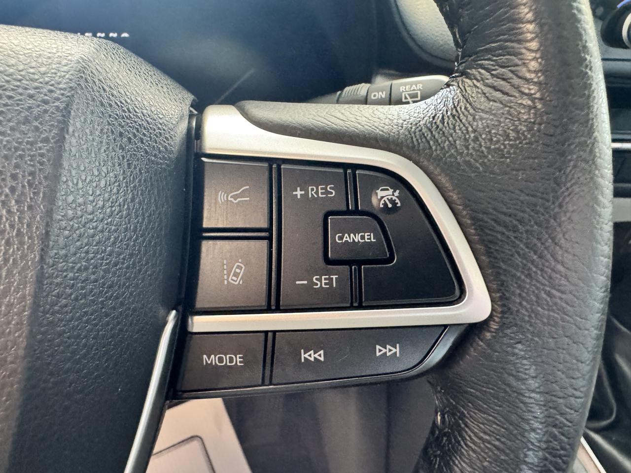 Toyota Sienna XLE FWD 7-Passenger (Natl) 2022