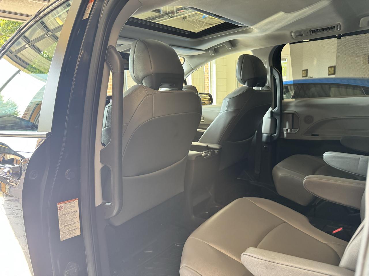 Toyota Sienna XLE FWD 7-Passenger (Natl) 2022