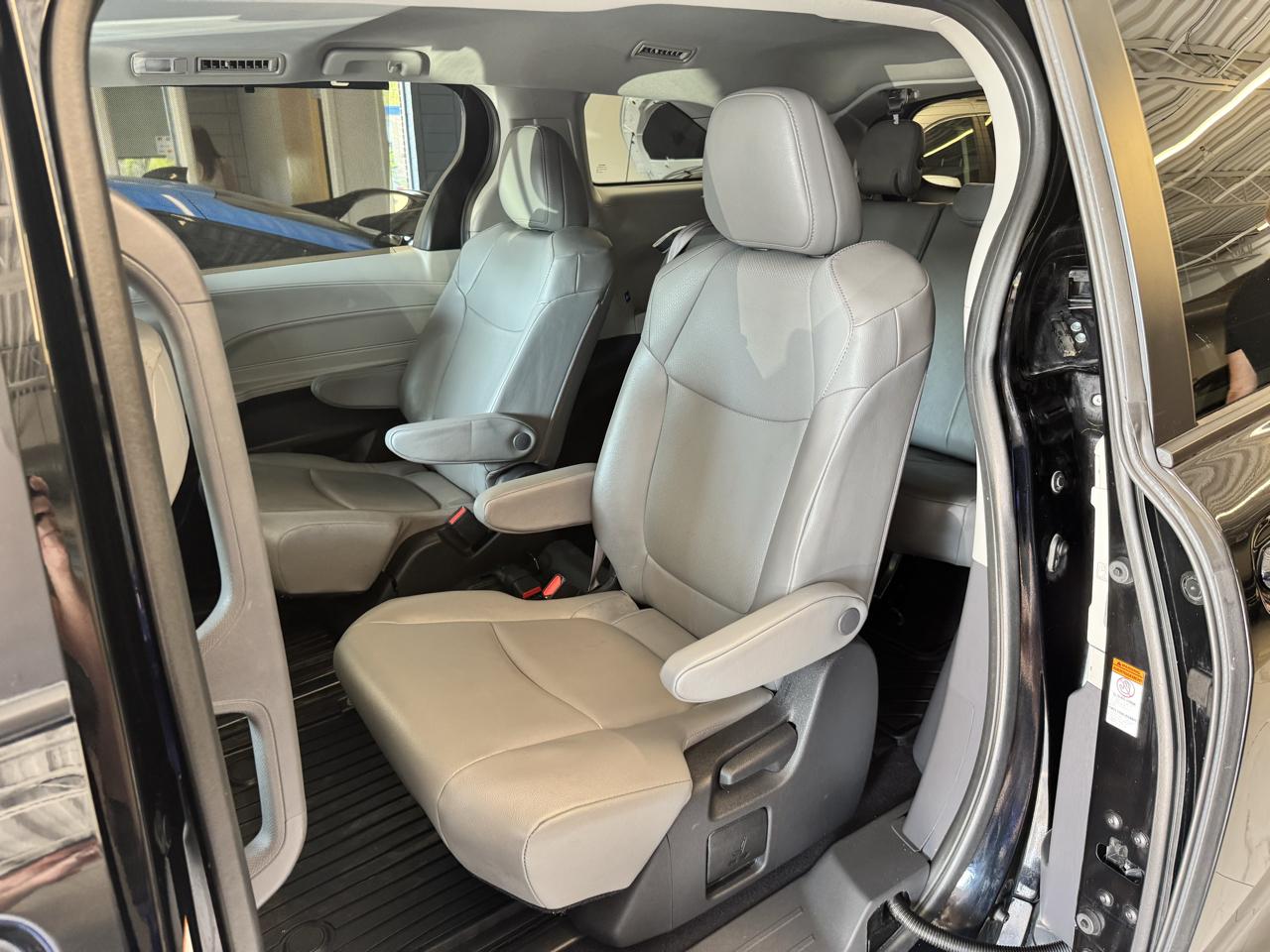 Toyota Sienna XLE FWD 7-Passenger (Natl) 2022
