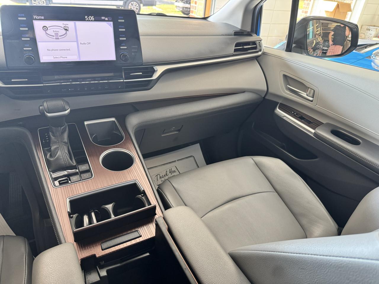 Toyota Sienna XLE FWD 7-Passenger (Natl) 2022