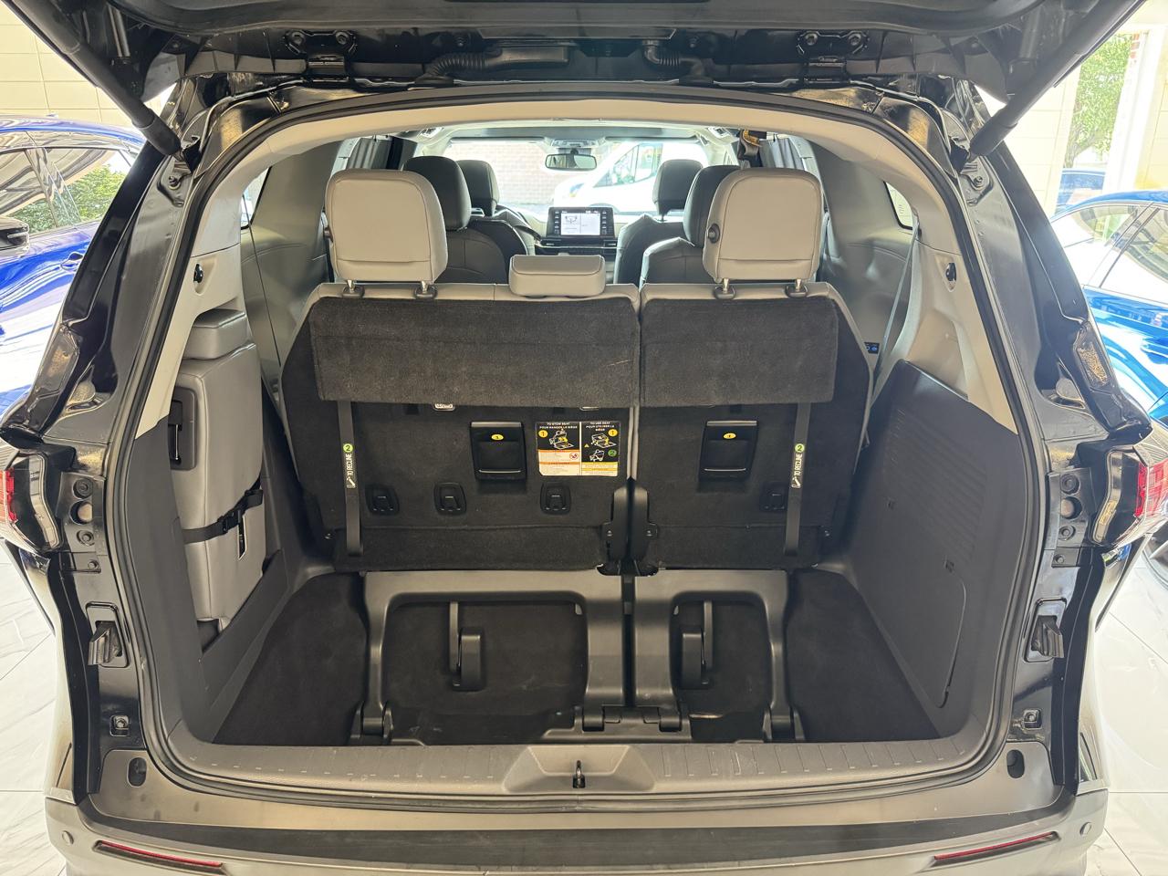 Toyota Sienna XLE FWD 7-Passenger (Natl) 2022