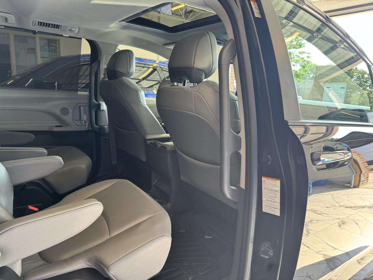 Toyota Sienna XLE FWD 7-Passenger (Natl) 2022