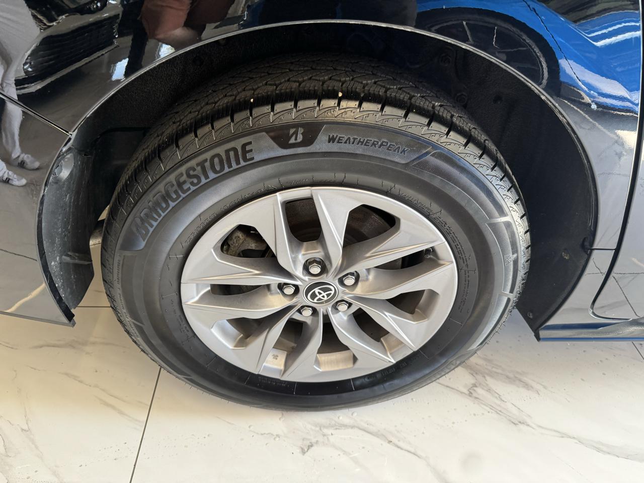 Toyota Sienna XLE FWD 7-Passenger (Natl) 2022