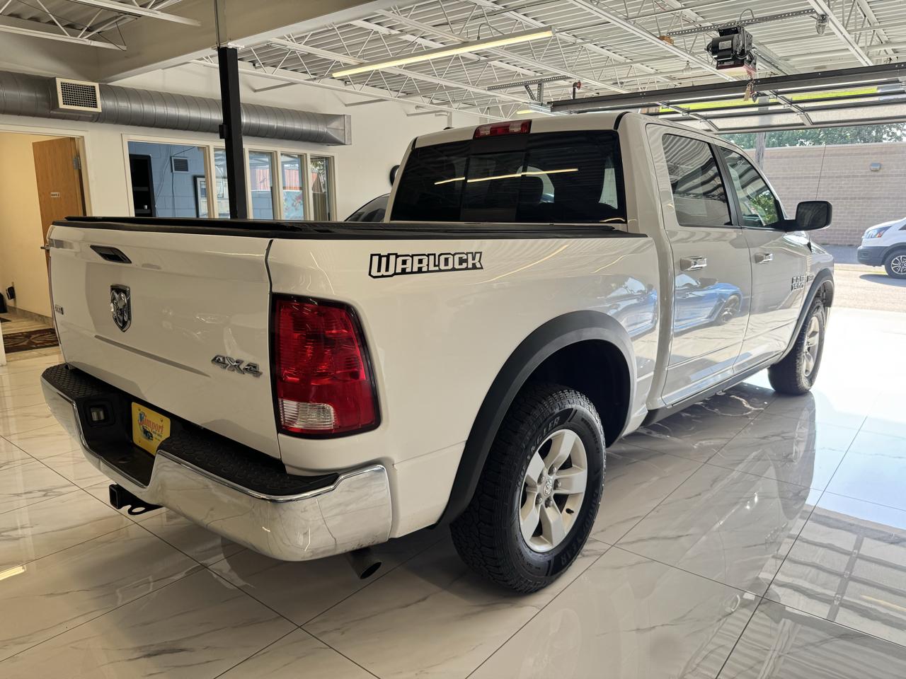 RAM 1500 4WD Crew Cab 140.5" SLT 2016