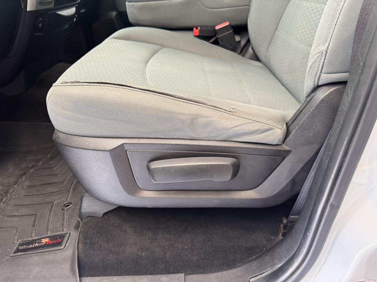 RAM 1500 4WD Crew Cab 140.5" SLT 2016