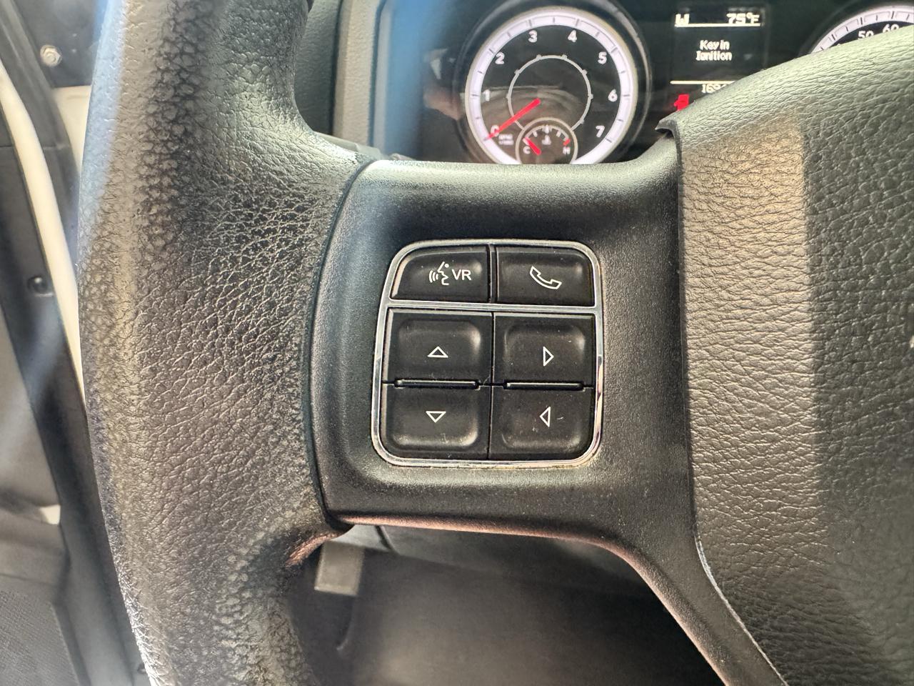 RAM 1500 4WD Crew Cab 140.5" SLT 2016