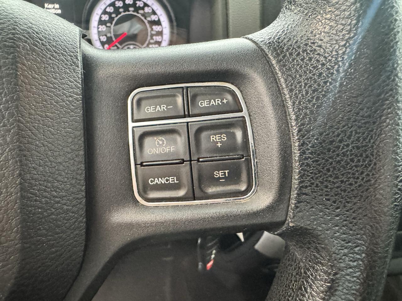 RAM 1500 4WD Crew Cab 140.5" SLT 2016