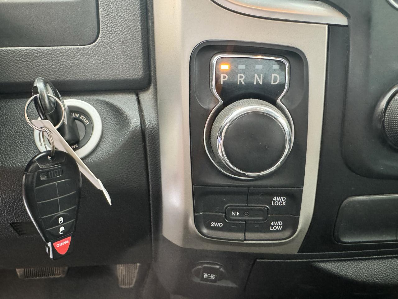 RAM 1500 4WD Crew Cab 140.5" SLT 2016