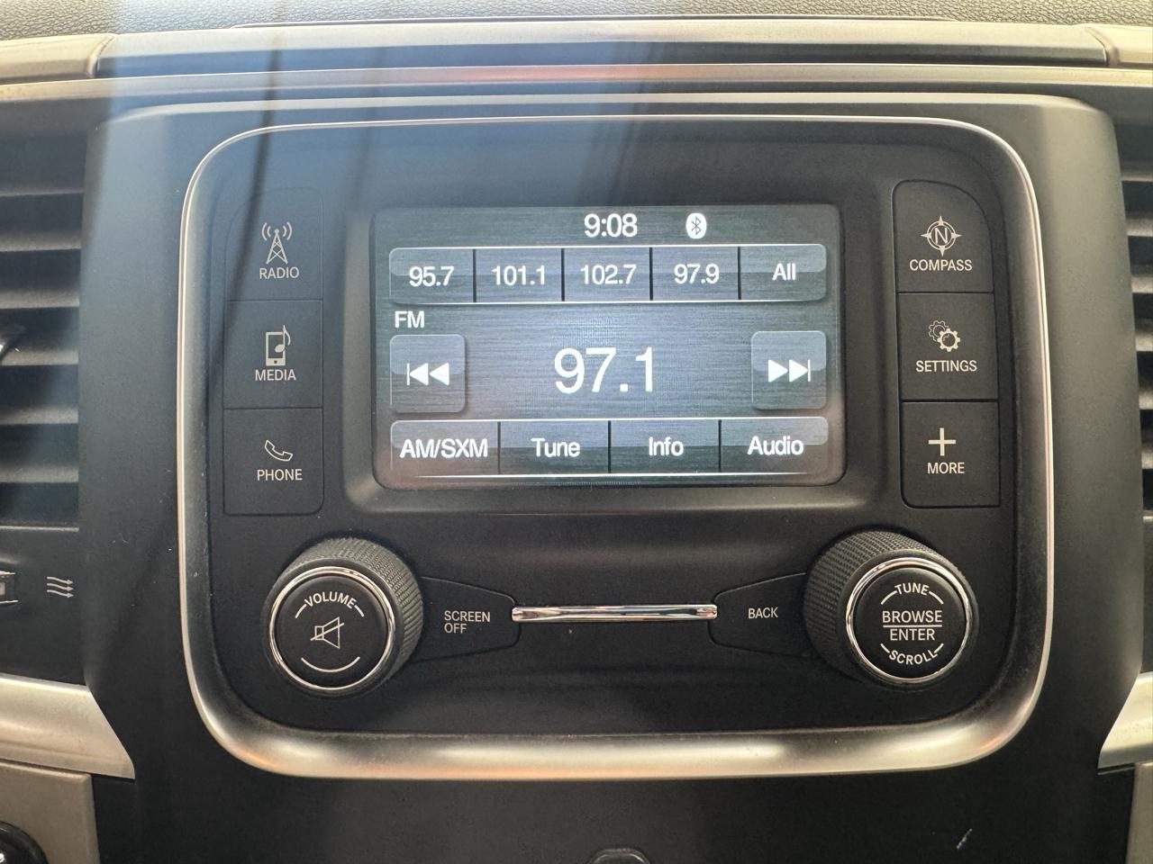 RAM 1500 4WD Crew Cab 140.5" SLT 2016
