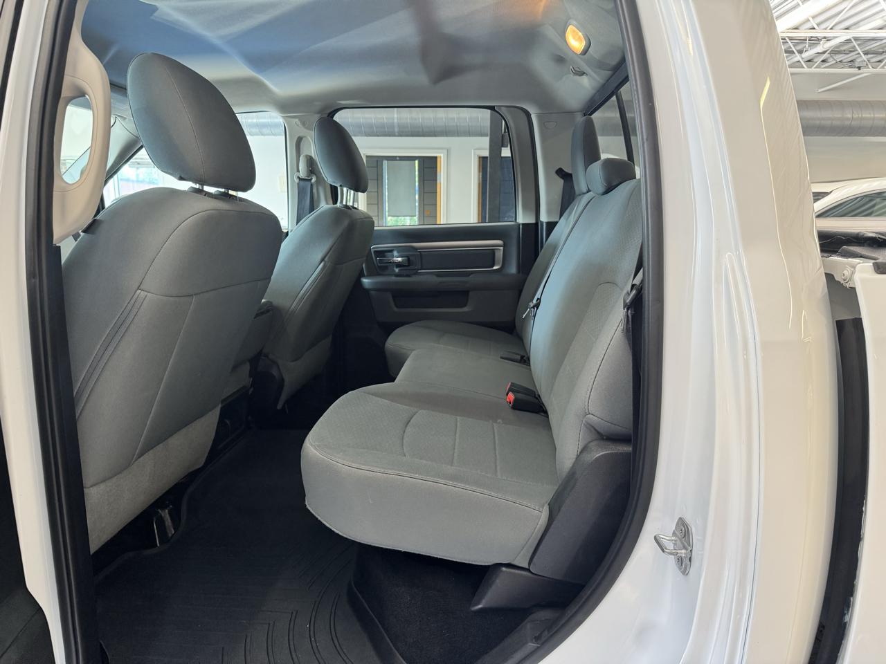 RAM 1500 4WD Crew Cab 140.5" SLT 2016