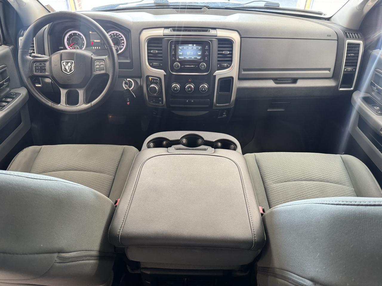 RAM 1500 4WD Crew Cab 140.5" SLT 2016