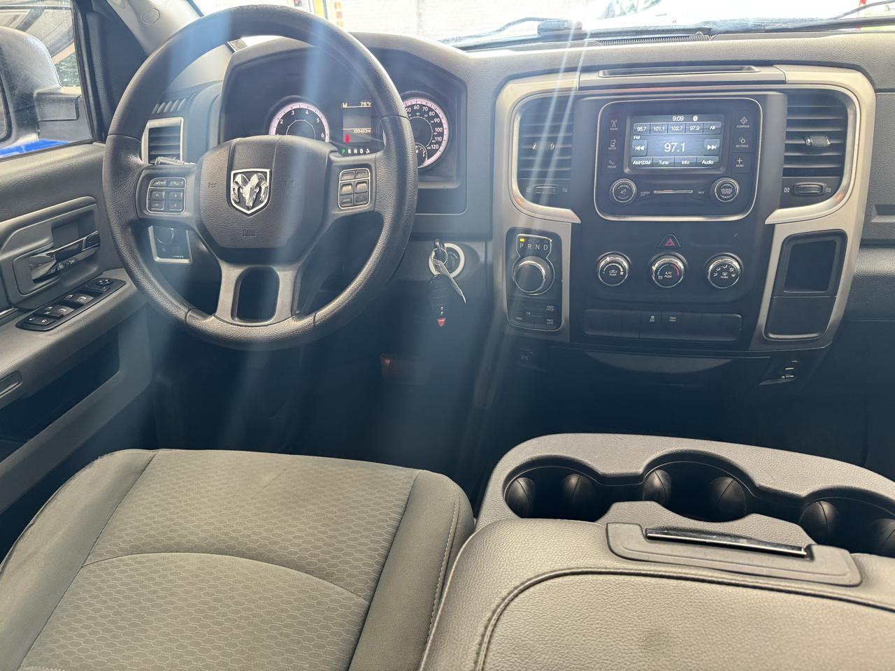 RAM 1500 4WD Crew Cab 140.5" SLT 2016