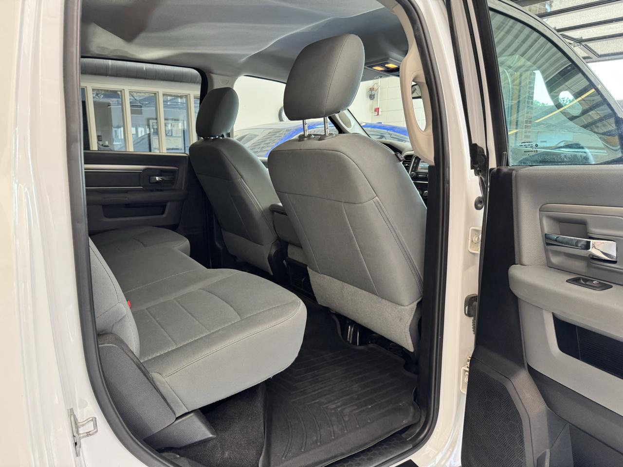 RAM 1500 4WD Crew Cab 140.5" SLT 2016