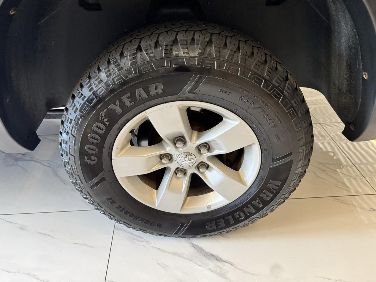 RAM 1500 4WD Crew Cab 140.5" SLT 2016