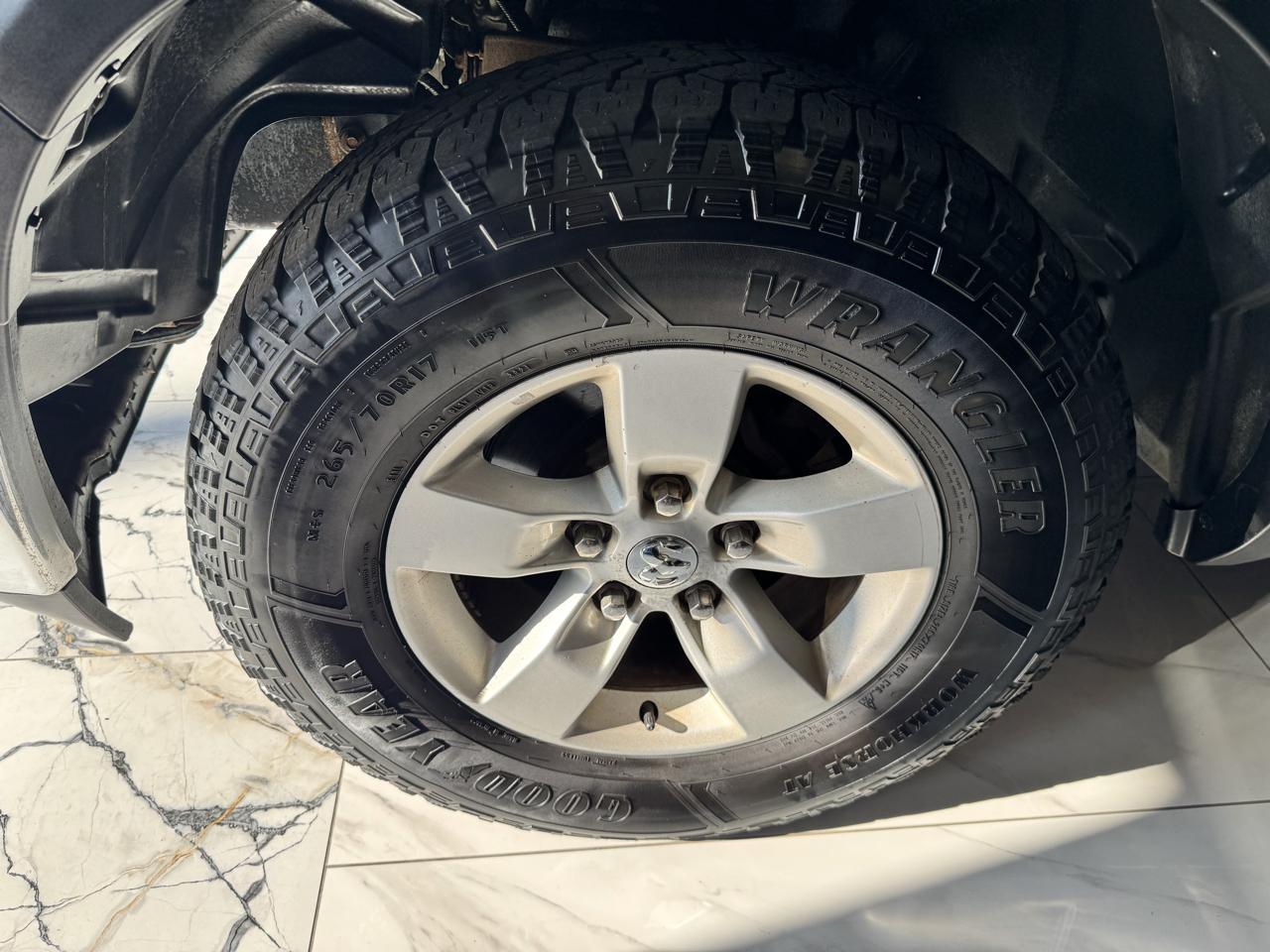 RAM 1500 4WD Crew Cab 140.5" SLT 2016