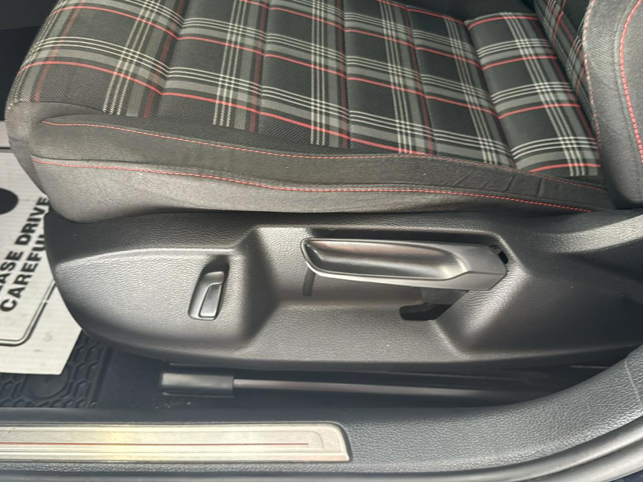 Volkswagen Golf GTI 2.0T 4-Door Autobahn DSG 2017