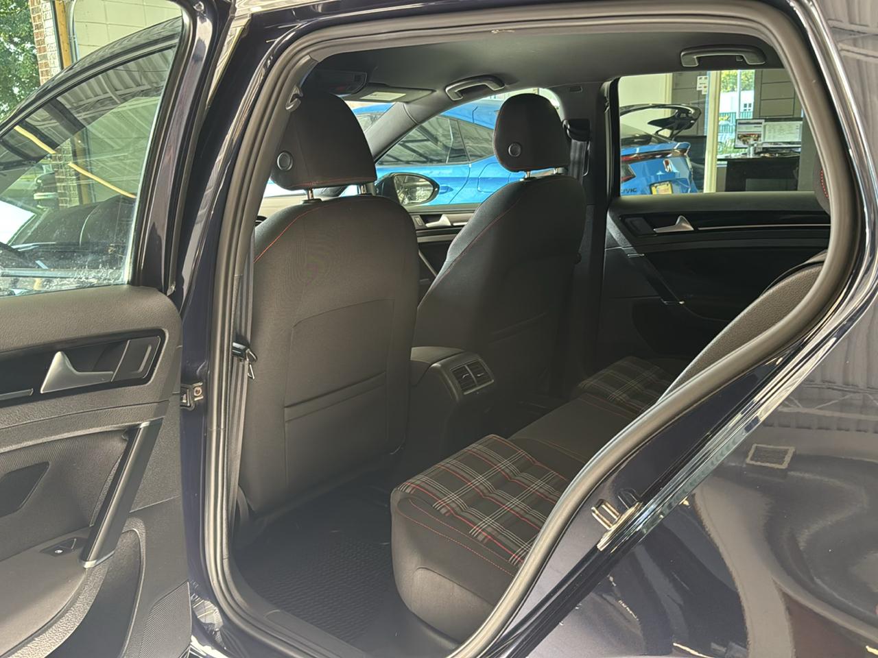 Volkswagen Golf GTI 2.0T 4-Door Autobahn DSG 2017