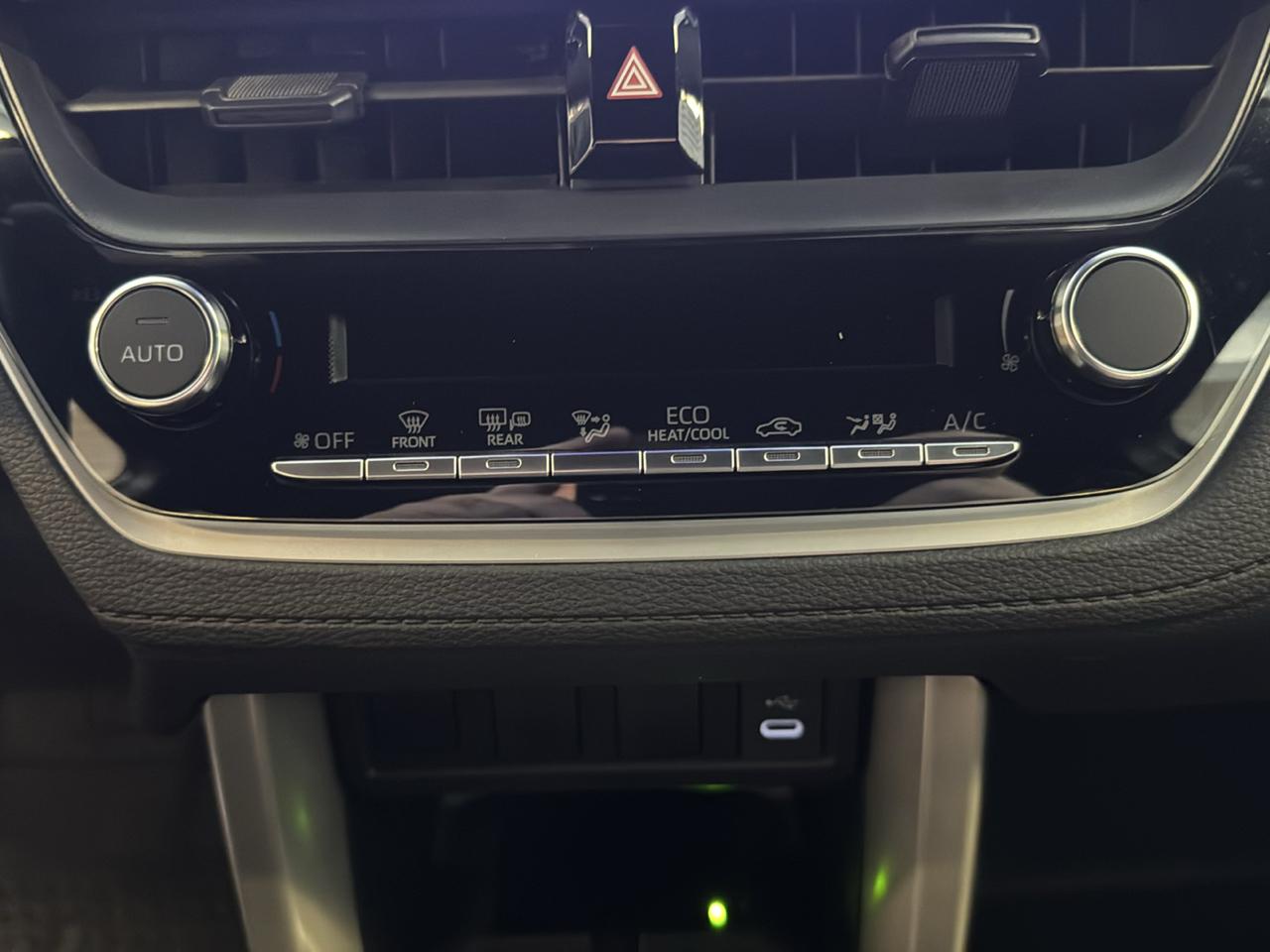 Toyota Corolla Cross Hybrid Nightshade Edition 4WD (Natl) 2025
