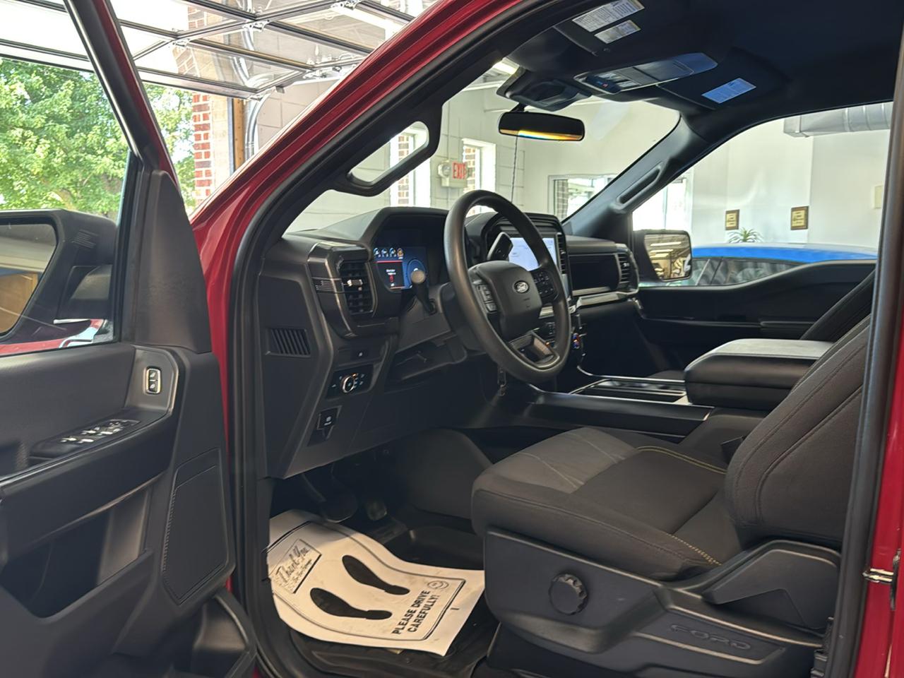 Ford F-150 STX SuperCrew 4WD 2025