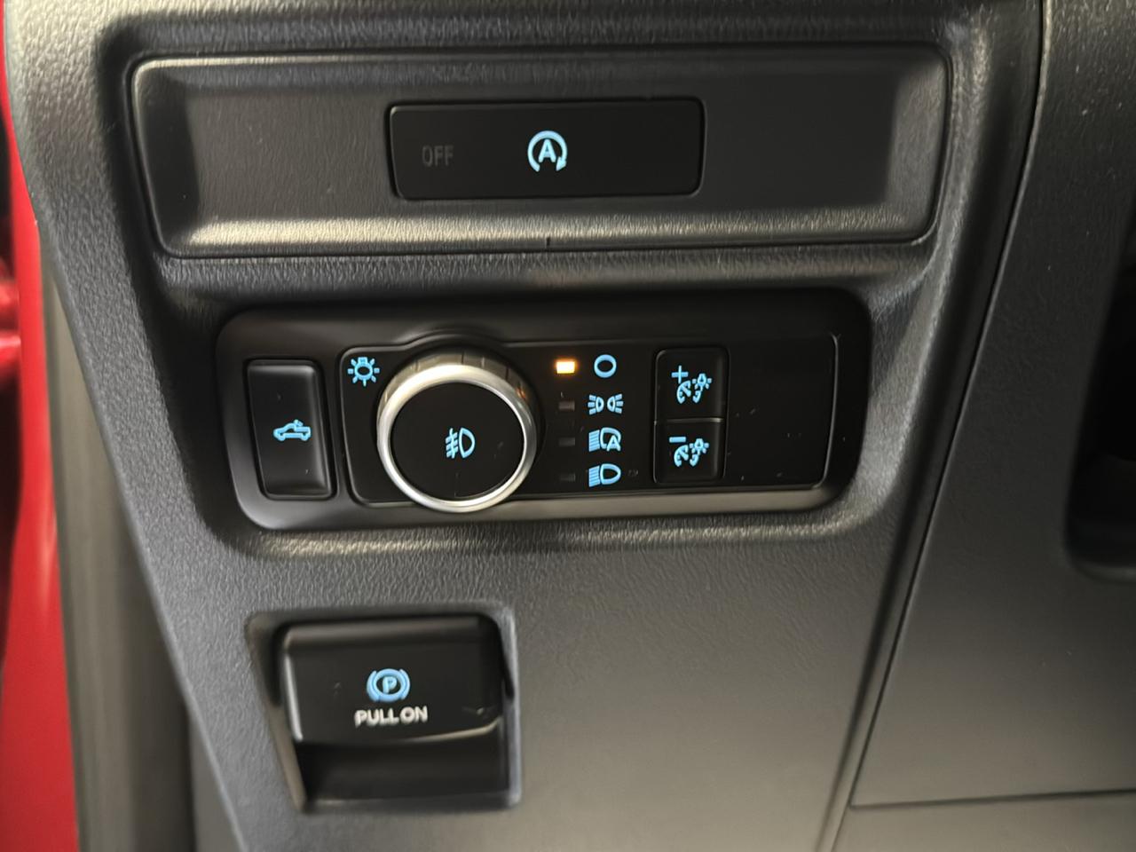 Ford F-150 STX SuperCrew 4WD 2025
