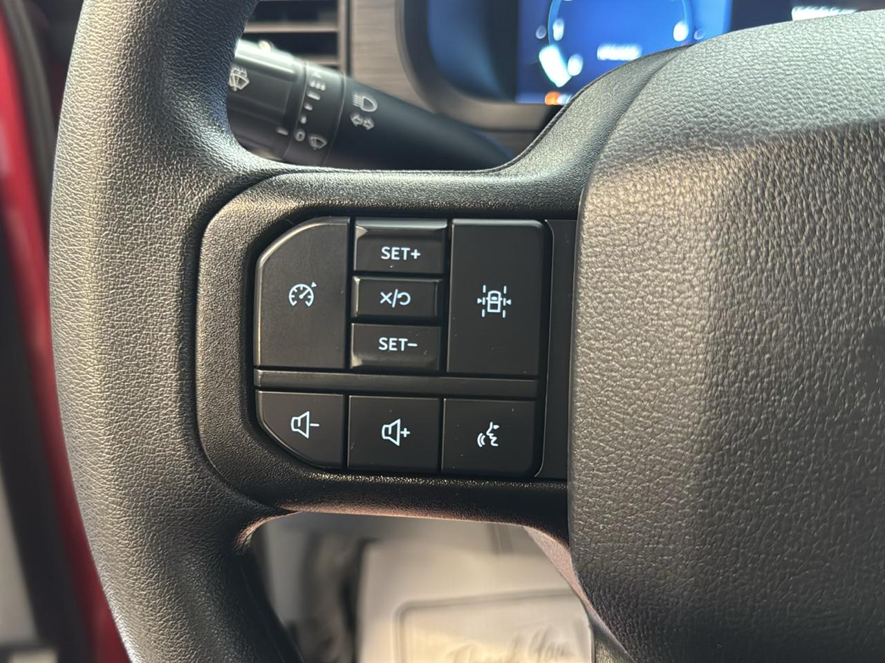 Ford F-150 STX SuperCrew 4WD 2025
