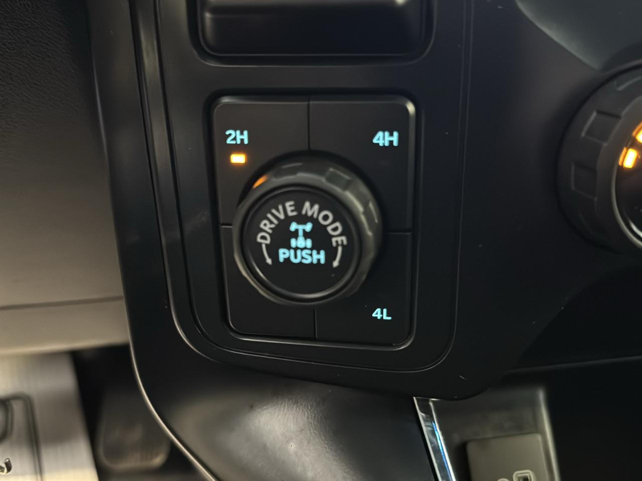 Ford F-150 STX SuperCrew 4WD 2025